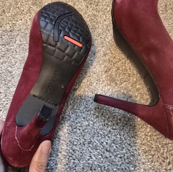 Rockport Burgundy Heels with Silver Accents - Picture 8 of 9